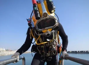 commercial diver, diving, helmet, diver, commercial, ocean, colorful, gloves, nature, underwater, construction, work, repair, safety, happy, working, saturation, decompression, professional, worker, blue happy, blue work, blue construction, blue safety